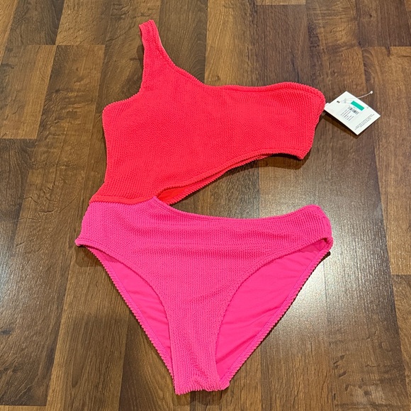 NWT Cyn and Luca One Shoulder Swimsuit (size large) - Picture 2 of 3